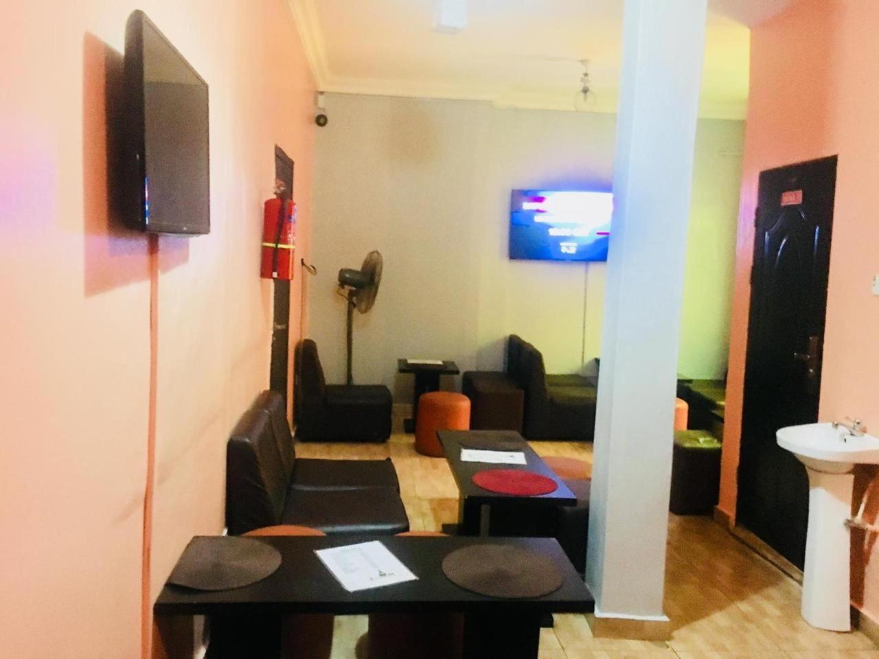 Esporta Suites Yaba Lagos Esterno foto